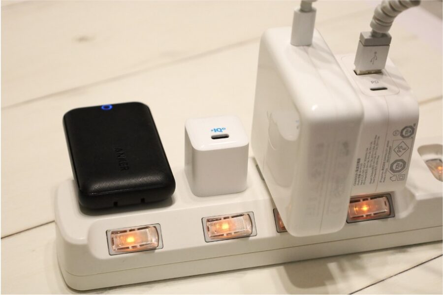 Anker：PowerPort Atom Ⅲ 30W Slimが干渉しない絵