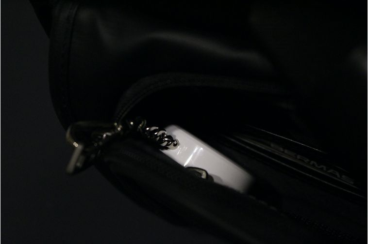 CHOETECH 900mAH T313はキーホルダーを中にいれる