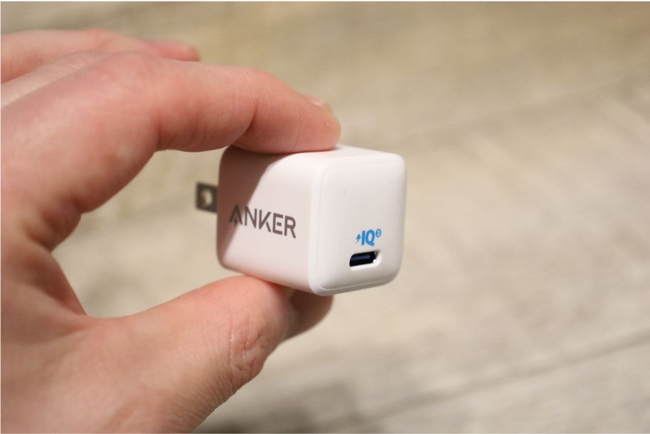 Anker：PowerPortⅢ Nano 20W手でもってみた