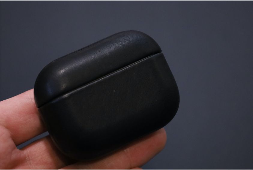 NOMAD Rugged Case AirPods Pro装着前