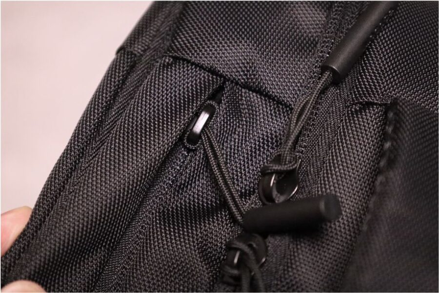 Incase Nylon Backpackのトップパネル