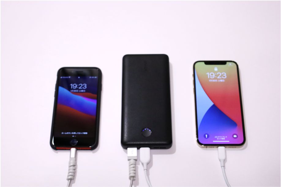 Anker PowerCore Essential 20000の同時充電はiPhone同士も可能