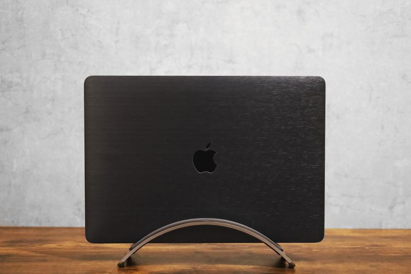 Twelve South BookArcにMacBookをはめるとぴったり