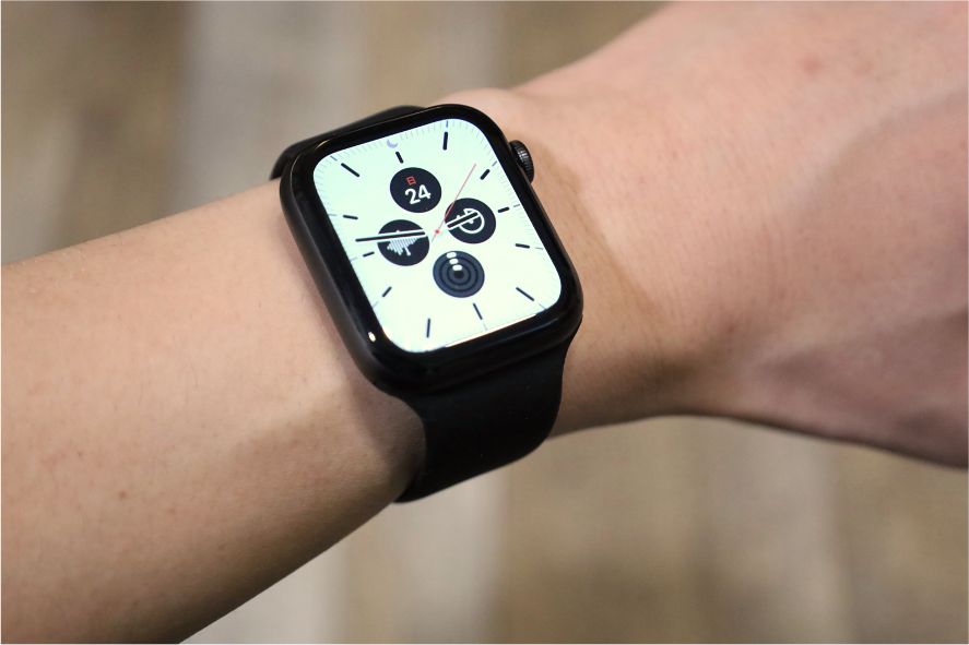 『FRESHCLOUD』ソロループ Apple Watchバンドを着用してみる白文字盤