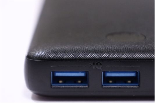 Anker PowerCore Essential 20000の出力ポート部分