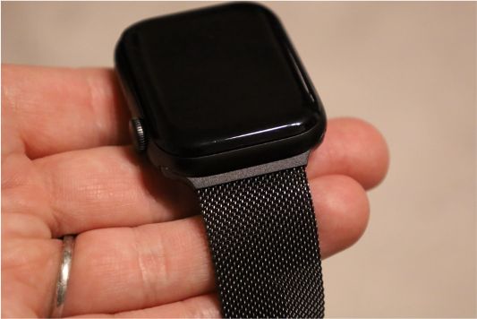 【比較レビュー】Apple Watchの1,000円BRGミラネーゼループバンド購入。純正バンドと比較手に持ってみる2