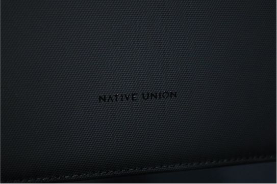 NATIVE UNION Stow Slim Sleeve MacBook Air:Pro用の本体ロゴ部分