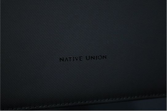 NATIVE UNION Stow Slim Sleeve MacBook Air:Pro用の本体ロゴ部分