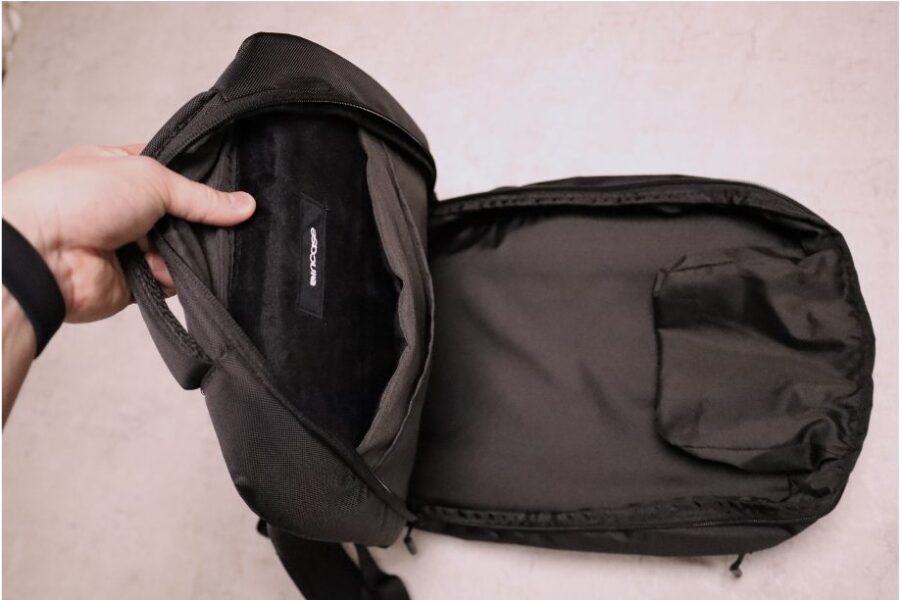 Incase Nylon Backpackのメインコンパートメント内