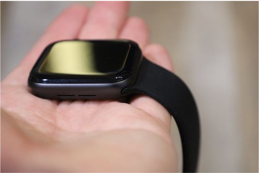 Apple純正ソロループと手に持って比較4