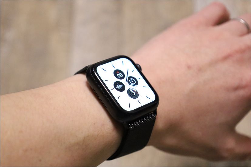 『BRG』ミラネーゼループ Apple Watchバンド装着後白文字盤