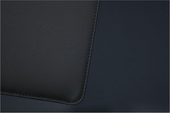 NATIVE UNION Stow Slim Sleeve MacBook Air:Pro用の本体裏面下部