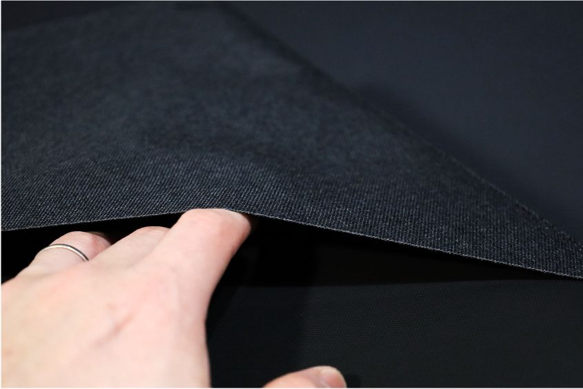 NATIVE UNION Stow Slim Sleeve MacBook Air-Pro用の本体前面にポケットあり