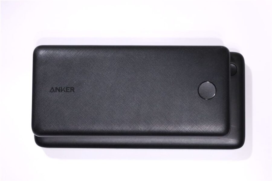 Anker PowerCore Essential 20000とRAVPowerを比較