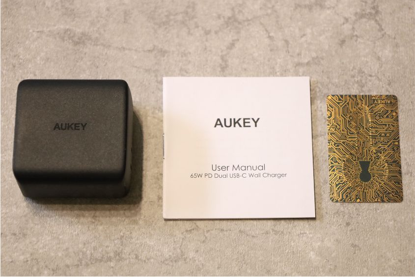 AUKEY Omnia Duo PA-B4 65W 2ポート の内容物