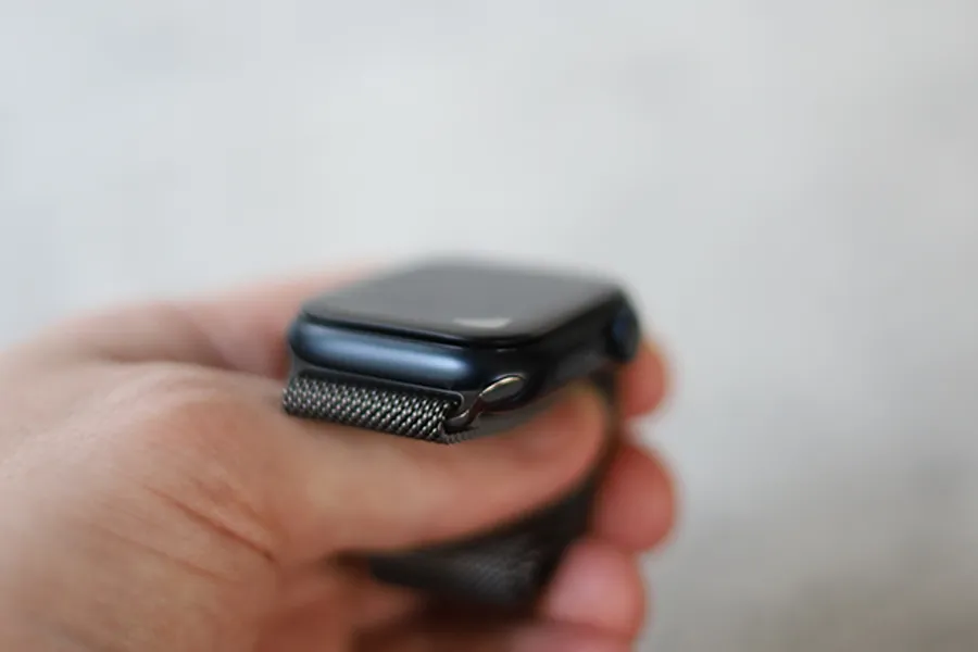 Apple Watch 7の前のケースは浮いている