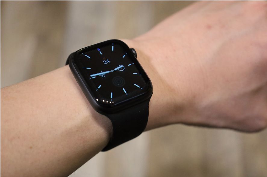『FRESHCLOUD』ソロループ Apple Watchバンドを着用してみる黒文字盤