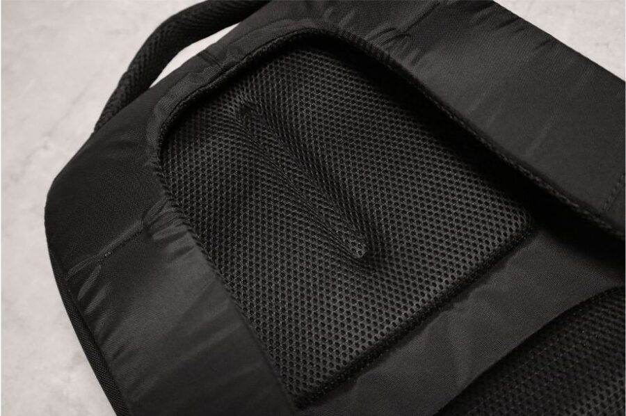 Incase Nylon Backpack本体背面上部アップ