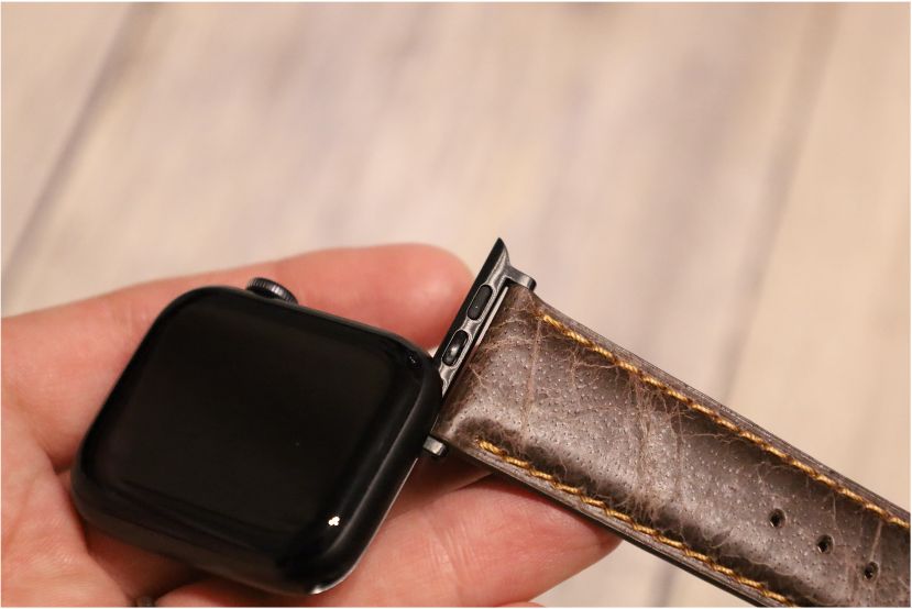 『Tasikar』おしゃれクラシック Apple Watchレザーバンド本体装着