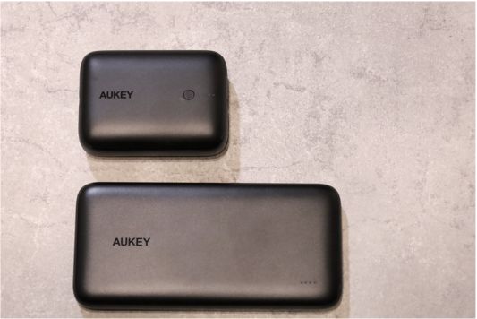 AUKEYPB-N73SとBasix Mini PB-N83と上下で並べた状態