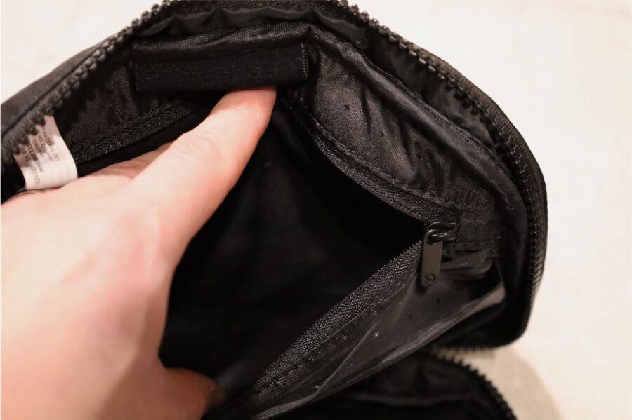 Incase Nylon Accsessory Organizer中のポケット部分