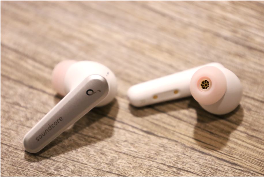 Anker SoundCore Liberty Air 2 Pro本体両耳交互で組んだ状態