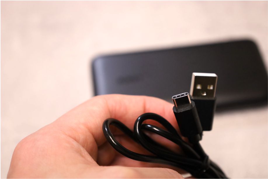 AUKEY PB-N73S 10,000mAhの付属USB-CとUSB-A