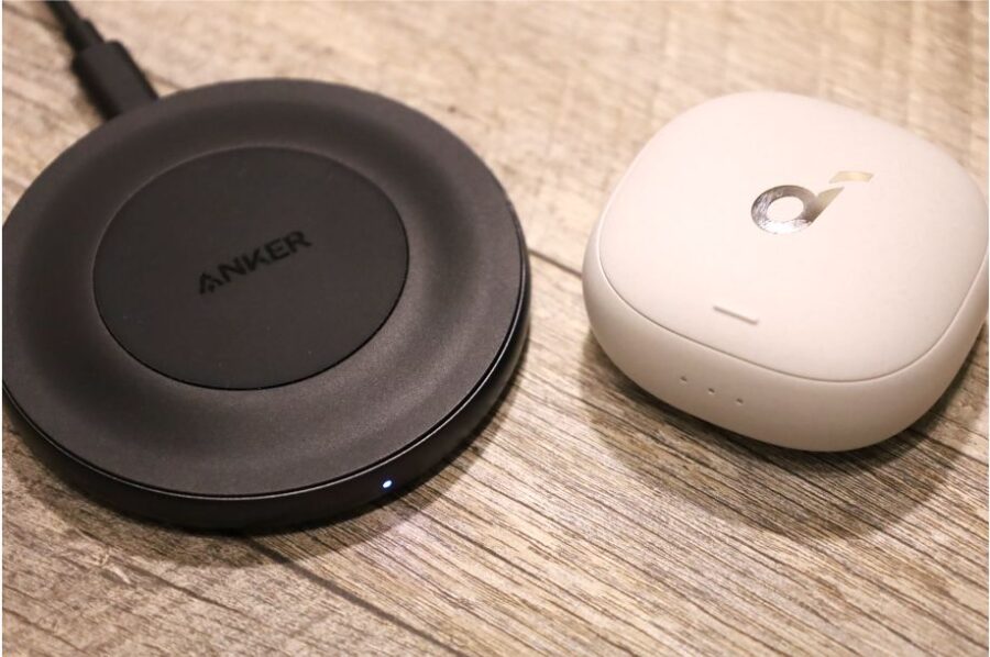 Anker SoundCore Liberty Air 2 Proのワイヤレス充電とともに