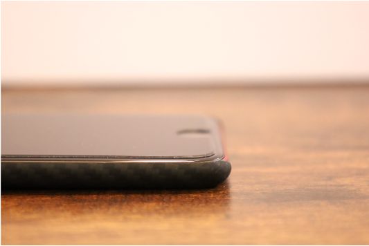 iPhoneSE2(2020)のMOTHCAアンチグレアガラスフィルムを貼り付け後の確認ホームボタンPITAKAケース