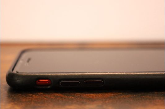 iPhoneSE2(2020)のMOTHCAアンチグレアガラスフィルムを貼り付け後の確認純正レザーケース