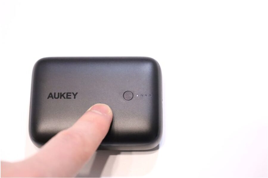 AUKEY PB-N83のインジケーターは4ランプ