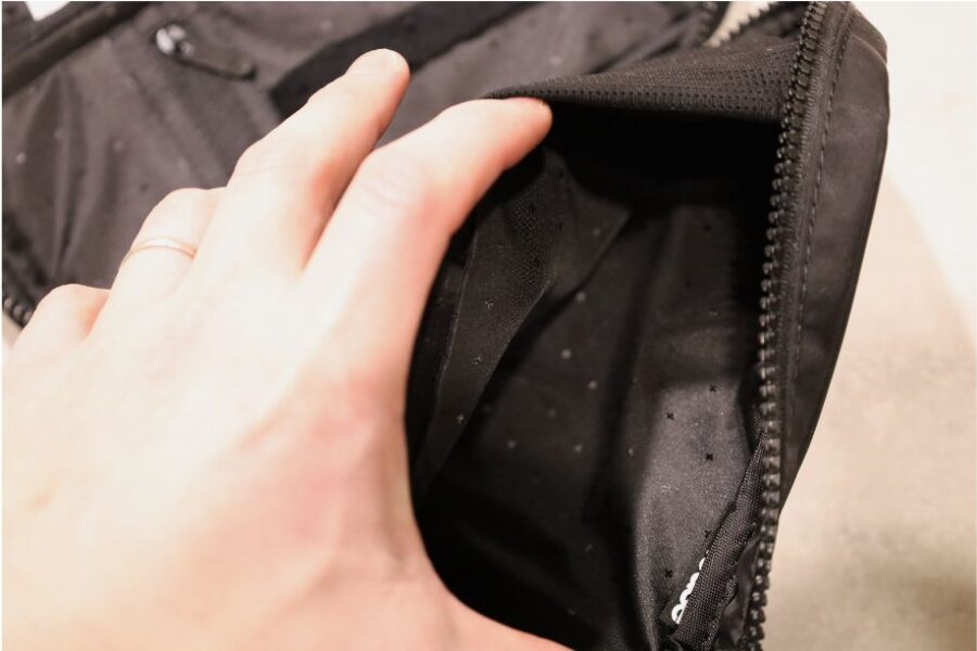 Incase Nylon Accsessory Organizerの手前ポケット部分