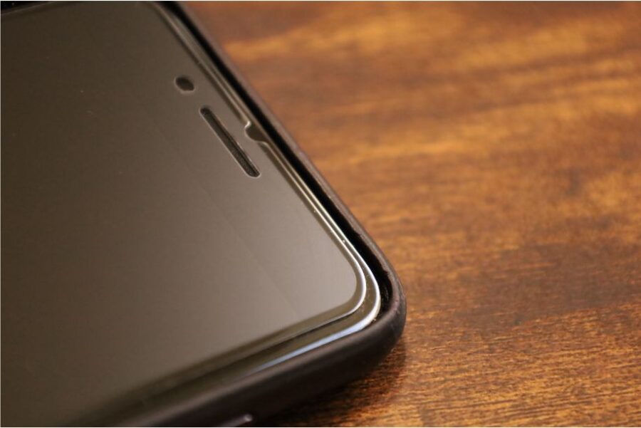 iPhoneSE2(2020)のMOTHCAアンチグレアガラスフィルムは2Dラウンドカット