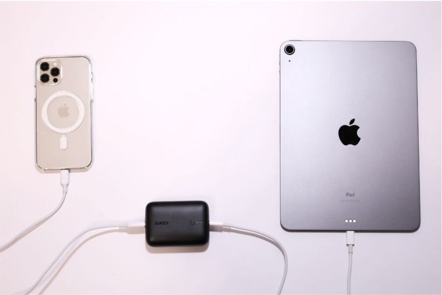 AUKEY Basix Mini PB-N83 10,000mAhでiPhoneとiPad同時充電