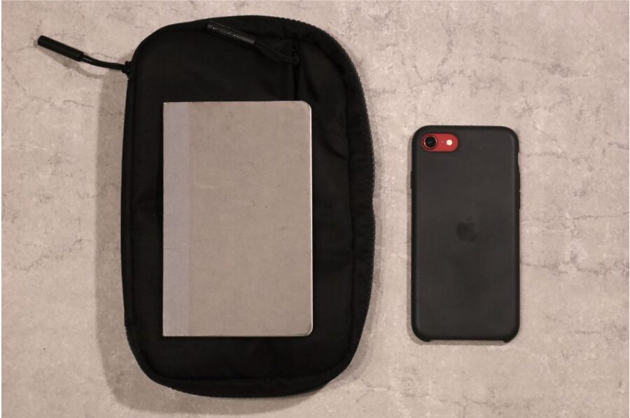 Incase Nylon Accsessory Organizerのサイズ感
