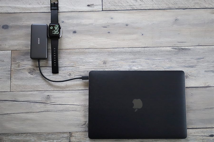 Satechi USB-C Apple Watch 充電ドッグを延長ハブにつけてApple Watchを置くととてつもなく長い