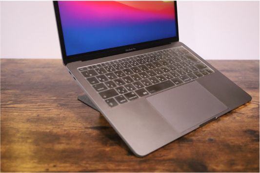 MOFTノーマルスタンドの25°キーボード側から見た状態