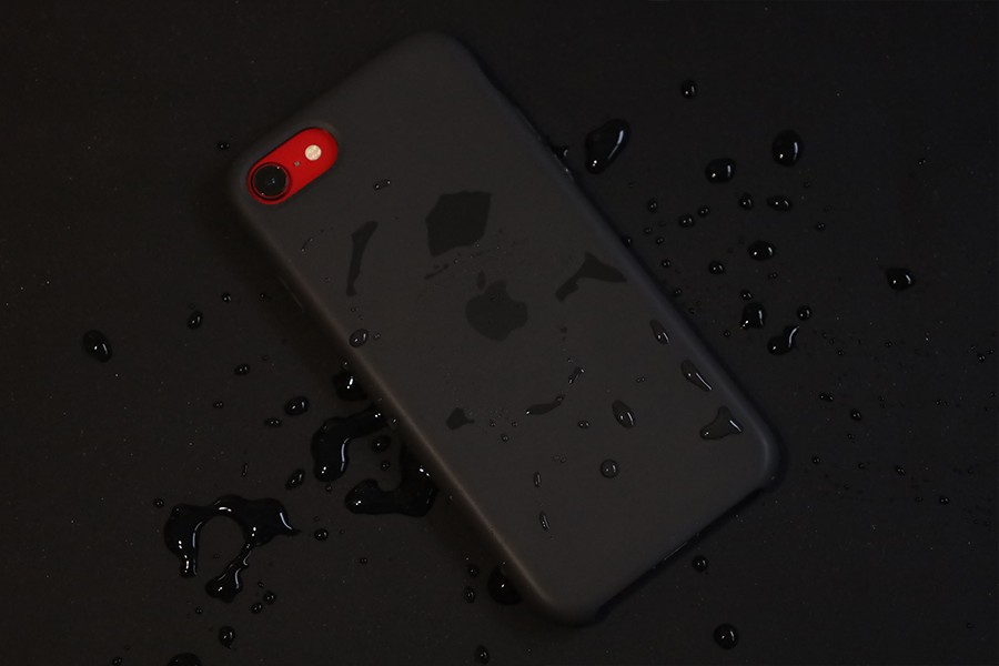 iPhoneApple純正シリコンケースは水しぶきに強いから吹いたらすぐ取れる