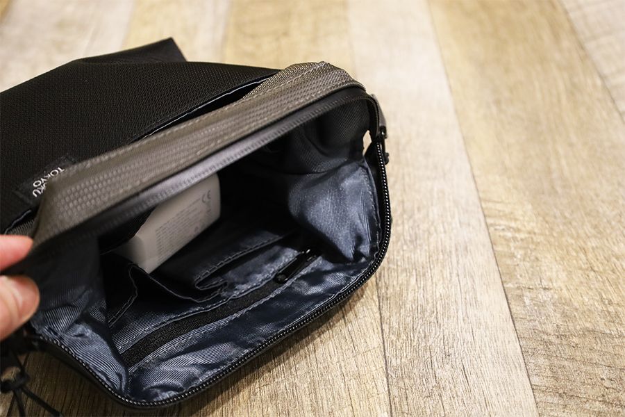 AUKEY PA-B7はガジェットポーチにスッポリ入るサイズ感