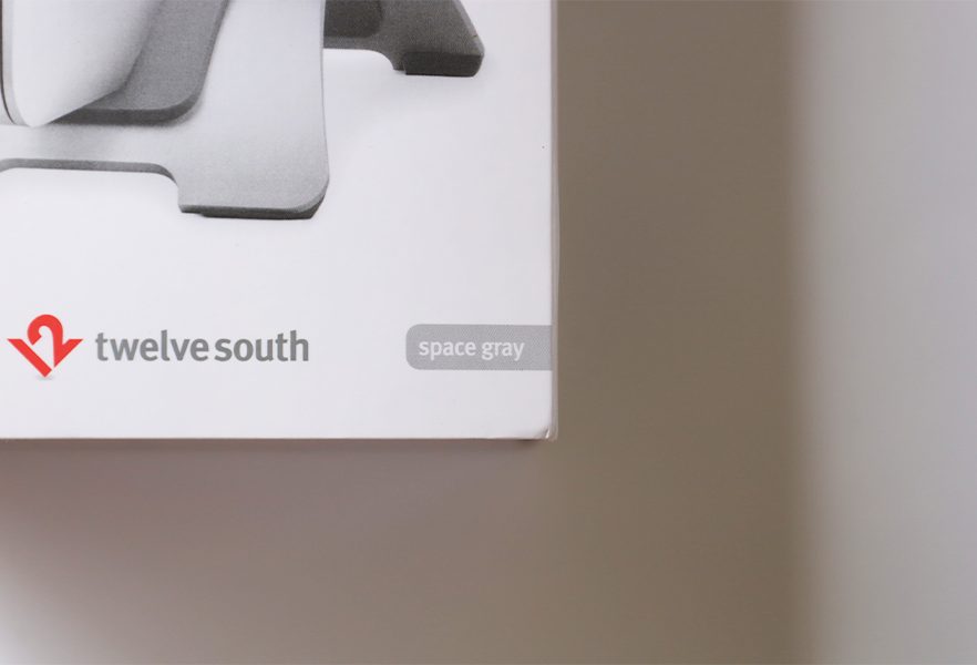 twelve south BookArc for MacBookの本体カラーはスペースグレイ