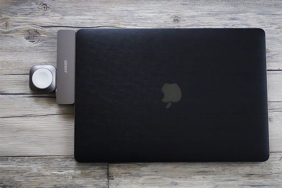 Satechi USB-C Apple Watch 充電ドッグを本体ドッキング型ハブに装着下状態