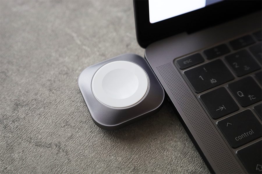 Satechi USB-C Apple Watch 充電ドックはMacBookProにぐらつきなくキレイにハマる