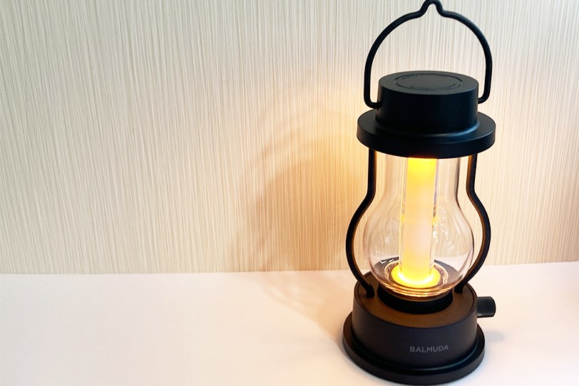 BALMUDA(バルミューダ)The Lantern L02Aの暖色を部屋で使用
