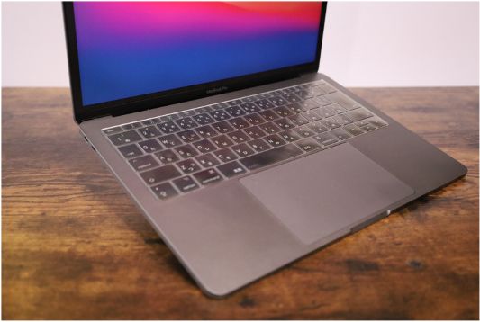 MOFTノーマルスタンドの15°キーボード側からみた状態