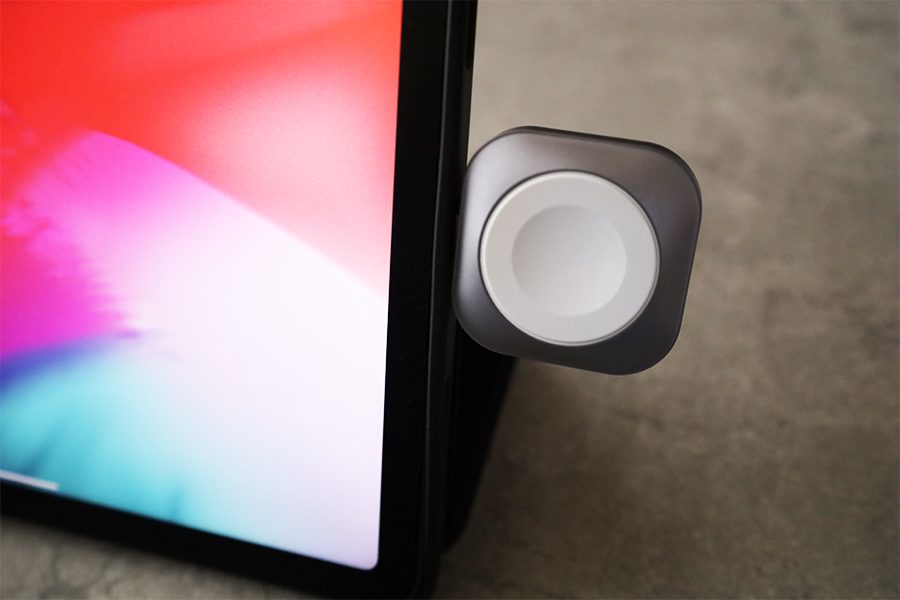 Satechi USB-C Apple Watch 充電ドックをiPadに装着