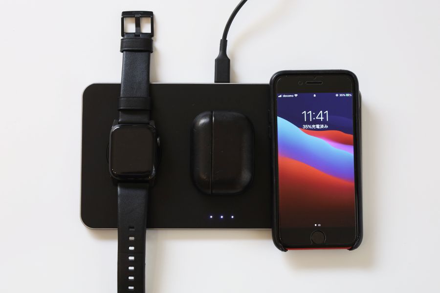 SATECHIトリオワイヤレスチャージングパッドにiPhone充電3LED点灯