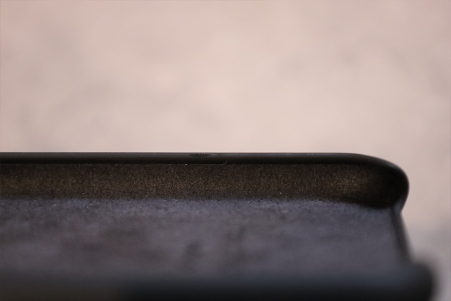 iPhoneApple純正シリコンケースの内側縁はファイバークロス仕様