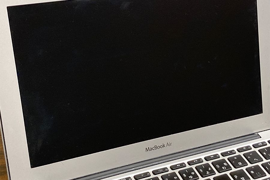 MacBookをフィルムなしで1週間使用した状態