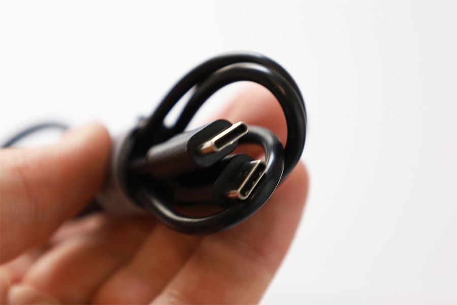 SATECHIトリオワイヤレスチャージングパッドの付属ケーブルはUSB-CtoUSB-C