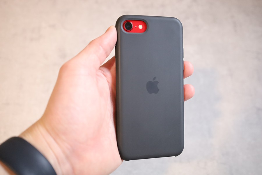 iPhoneApple純正のブラックシリコンケースの背面